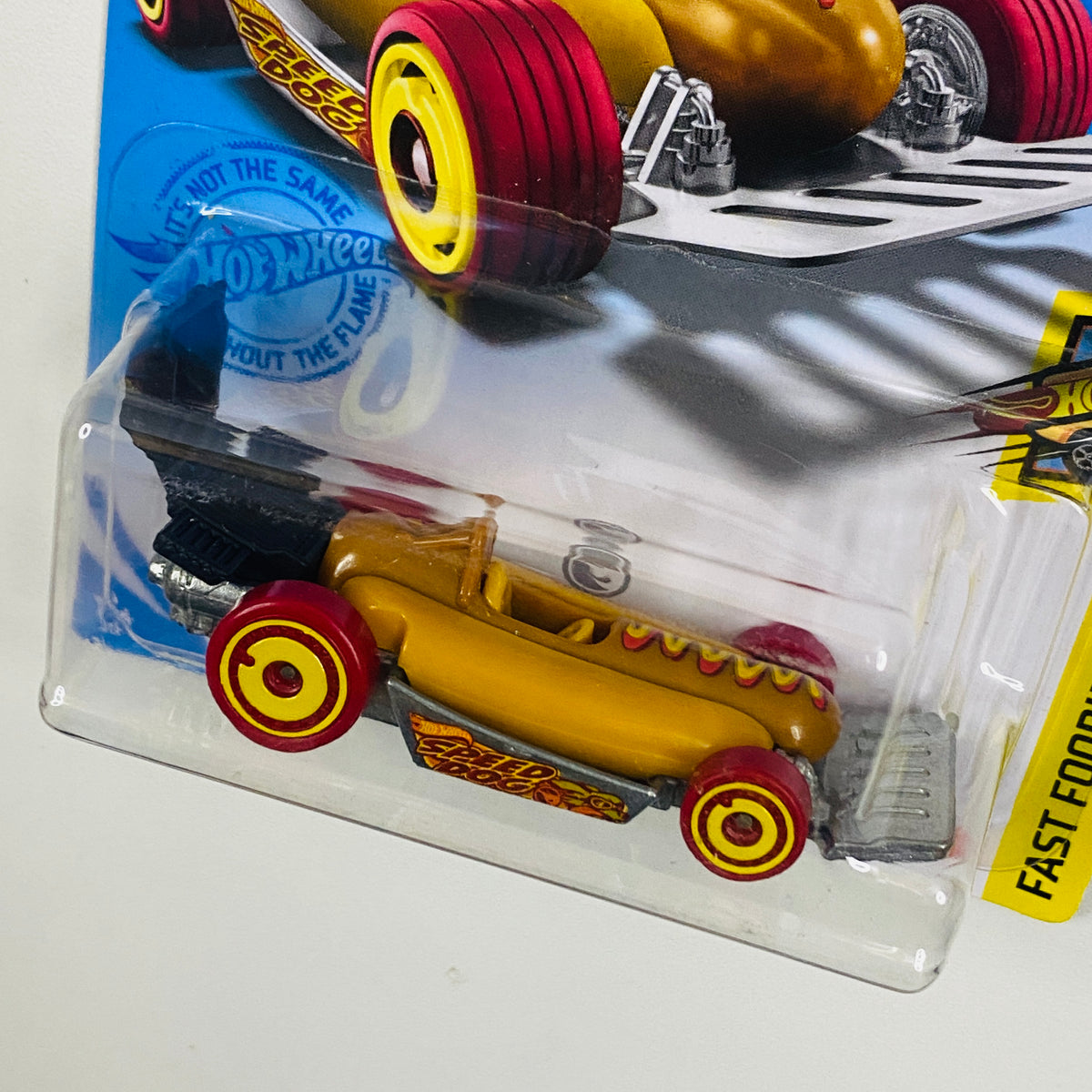 2021 Hot Wheels Treasure Hunt Fast Foodie Street Wiener amarillo AD ba