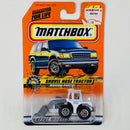 1998 Matchbox Moving Parts Big Movers Muir Hill Shovel Nose Tractor blanco con Cuchara Móvil