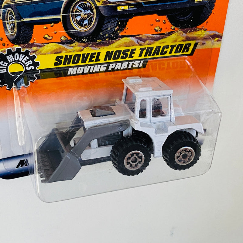 1998 Matchbox Moving Parts Big Movers Muir Hill Shovel Nose Tractor blanco con Cuchara Móvil