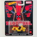 2022 Hot Wheels Premium Entertainment Deadpool Scooter Vespa amarillo Llantas de Goma RR