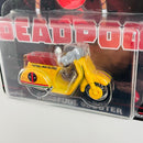 2022 Hot Wheels Premium Entertainment Deadpool Scooter Vespa amarillo Llantas de Goma RR
