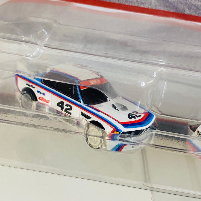 2023 Hot Wheels Premium Car Culture BMW 2 Pack Set de 2 - 73 BMW 3.0 CSL Race Car y BMW 320 Group 5 con Llantas de Goma RR