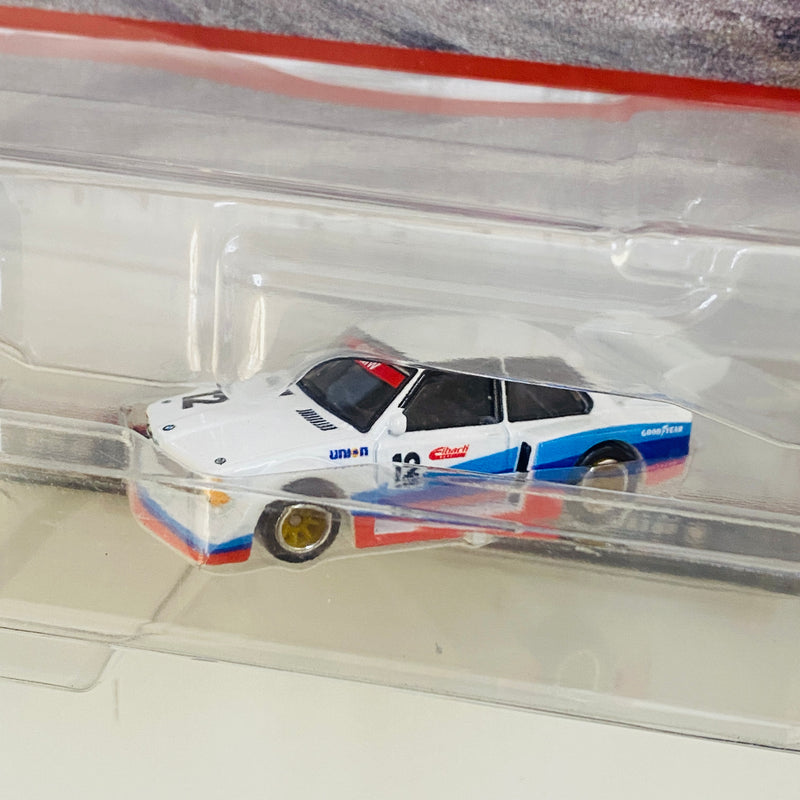 2023 Hot Wheels Premium Car Culture BMW 2 Pack Set de 2 - 73 BMW 3.0 CSL Race Car y BMW 320 Group 5 con Llantas de Goma RR