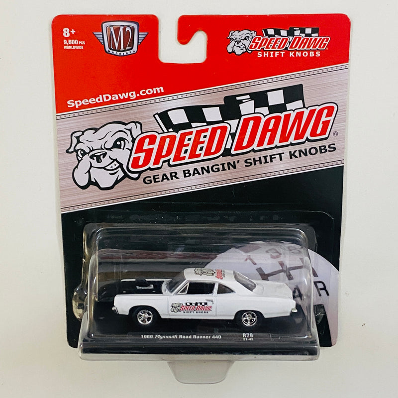 2021 M2 Machines Auto-Drivers Limited Edition 1/9,600 Speed Dawg 1969 Plymouth Road Runner 440 R79 blanco Llantas de Goma