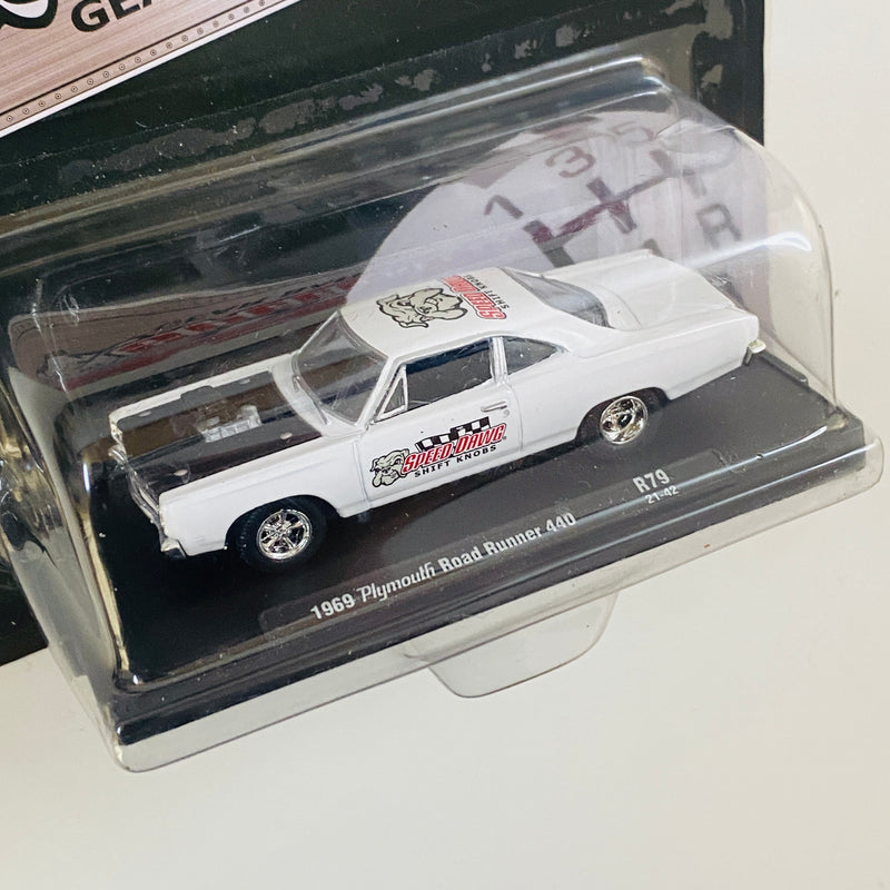 2021 M2 Machines Auto-Drivers Limited Edition 1/9,600 Speed Dawg 1969 Plymouth Road Runner 440 R79 blanco Llantas de Goma