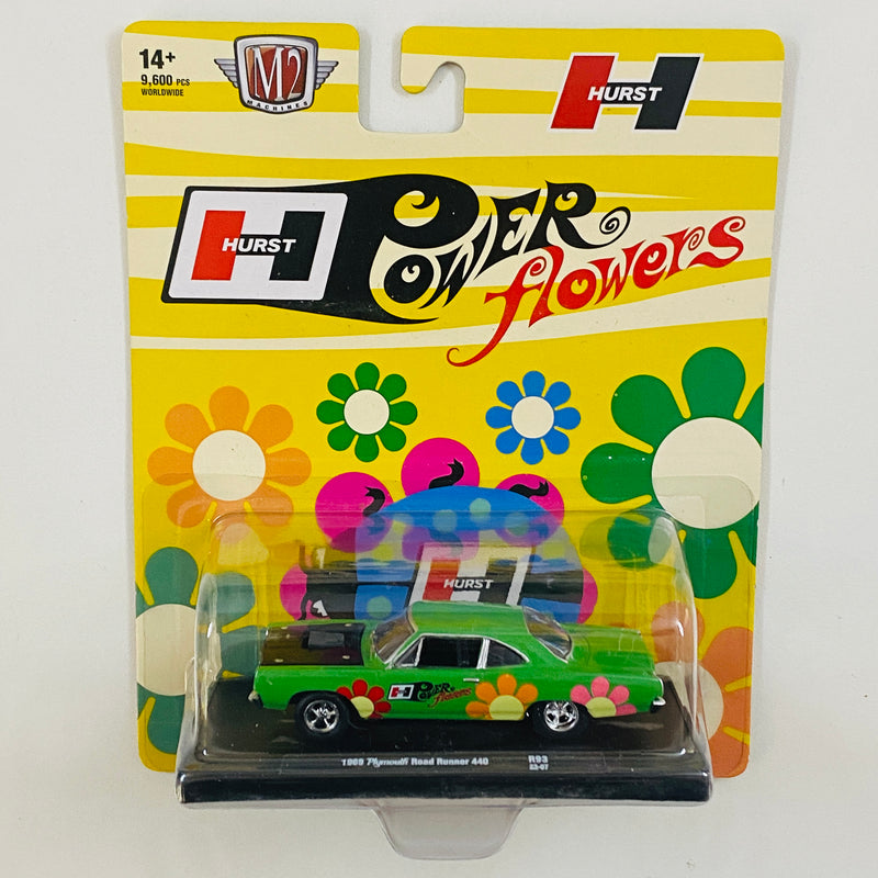 2023 M2 Machines Auto-Drivers Limited Edition 1/9,600 Hurst Power Flowers 1969 Plymouth Road Runner 440 R93 verde con flores Llantas de Goma