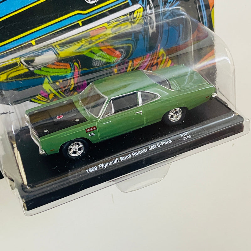 2023 M2 Machines Auto-Drivers Limited Edition 1/7,500 1969 Plymouth Road Runner 440 6 Pack R101 verde Llantas de Goma