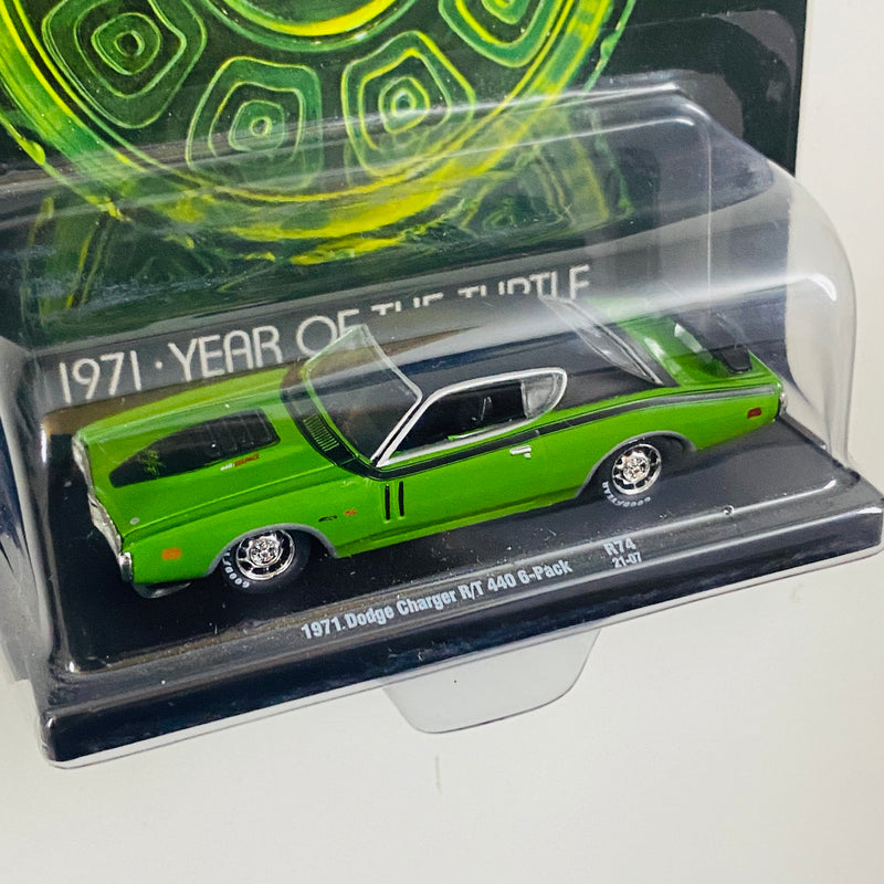 2021 M2 Machines Auto-Drivers Limited Edition 1/8,480 Turtle Wax 1971 Dodge Charger R/T 440 6 Pack R74 verde Llantas de Goma