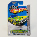 2013 Hot Wheels Treasure Hunt HW City 64 Lincoln Continental Convertible verde metálico con flamas LW