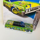 2013 Hot Wheels Treasure Hunt HW City 64 Lincoln Continental Convertible verde metálico con flamas LW