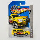 2013 Hot Wheels HW City 07 Chevy Tahoe amarillo 5SP