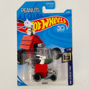 2018 Hot Wheels Peanuts HW Screen Time Snoopy rojo DD8