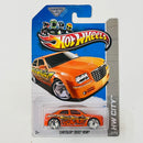 2013 Hot Wheels HW City Chrysler 300C Hemi naranja Bling base ZAMAC