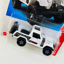 2023 Hot Wheels Red Edition Target Exclusive 67 Jeepster Commando Jeep blanco BAJA5