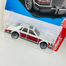 2023 Hot Wheels Red Edition Target Exclusive 82 Cadillac Seville blanco LW