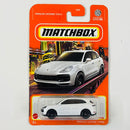 2024 Matchbox MBX Metro Porsche Cayenne Turbo blanco