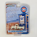 2017 Greenlight Running on Empty GULF 1956 Ford F-100 with Tow Hook beige Llantas de Goma - Detalle Burbuja