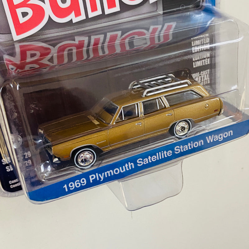 2020 Greenlight Hollywood Limited Edition The Brady Bunch La Tribu Brady 1969 Plymouth Satellite Station Wagon dorado Llantas de Goma