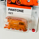 2026 Hot Wheels Silver Series Pantone Volkswagen Kool Kombi naranja C5