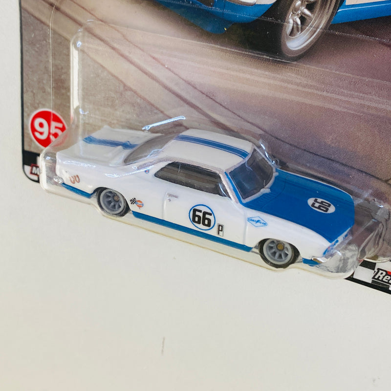 2024 Hot Wheels Premium Boulevard 66 Chevrolet Corvair Yenko Stinger blanco Llantas de Goma RR