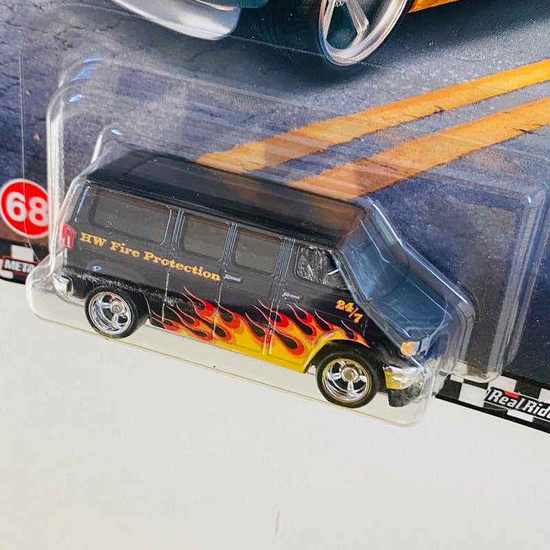 2023 Hot Wheels Premium Boulevard Dodge Van negro con flamas Llantas de Goma RR