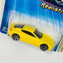 2005 Hot Wheels First Editions Realistix Aston Martin V8 Vantage amarillo PR5 Primera Edición