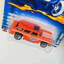 2002 Hot Wheels Highway 35th Anniversary Red Lines Chevrolet Chevy Nomad 106 naranja redline 5SP base ZAMAC