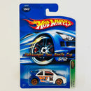 2006 Hot Wheels Treasure Hunt T-Hunt Volkswagen New Beetle Cup  blanco con azul Llantas de Goma RR