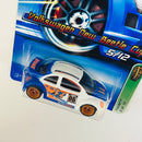2006 Hot Wheels Treasure Hunt T-Hunt Volkswagen New Beetle Cup  blanco con azul Llantas de Goma RR