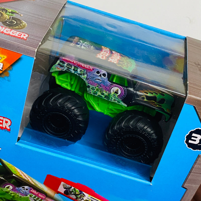2024 Spin Master Monster Jam Grave Digger Stunt Playset Rampa de Acrobacias con Autos Aplastables