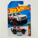 2026 Hot Wheels HW Dirt 21 Ford Bronco blanco BLOR