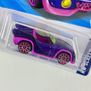 2025 Hot Wheels HW Screen Time Monster High Ghoul Mobile morado metálico 10SP