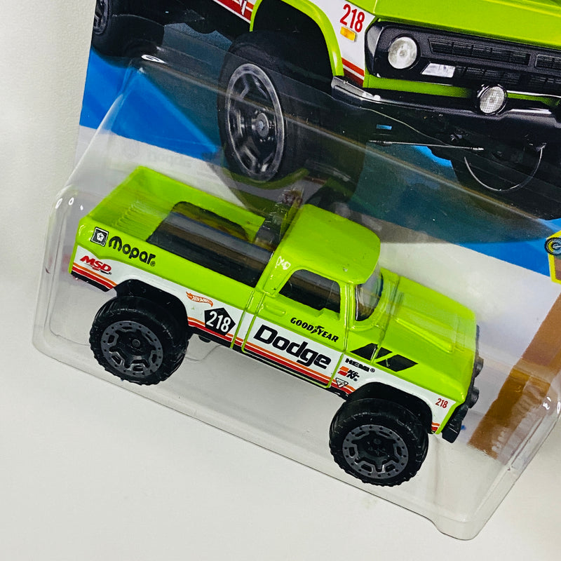 2025 Hot Wheels HW Dirt 70 Dodge Power Wagon verde BLOR