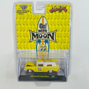 2021 M2 Machines Hobby Exclusive Limited Edition 1/7,150 Mooneyes 1957 Chevrolet Sedan Delivery HS18 amarillo Llantas de Goma