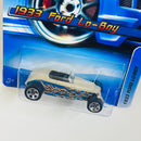 2005 Hot Wheels 1933 Ford Lo Boy beige con flamas 5SP
