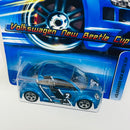 2005 Hot Wheels Volkswagen New Beetle Cup azul metálico 5SP