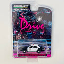 2022 Greenlight Hollywood Drive El Escape 2001 Ford Crown Victoria Police Interceptor negro con blanco Llantas de Goma