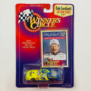 1997 Hasbro Winners Circle NASCAR Kenner Lifetime Series 10 of 12 Dale Earnhardt 3 Wrangler Jeans 1986 Chevrolet Monte Carlo amarillo con azul Llantas Goodyear