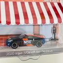 2024 Greenlight The Hobby Shop Series 16 2020 Nissan 370Z with Race Car Driver negro Llantas de Goma con Figura Diorama
