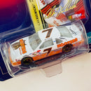 1998 Hasbro Winners Circle NASCAR Lifetime Series Alan Kulwicki 7 Hooters Ford Thunderbird blanco Llantas Goodyear