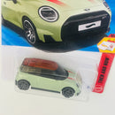 2026 Hot Wheels Then and Now Mini JCW Electric verde J5 Primera Edición