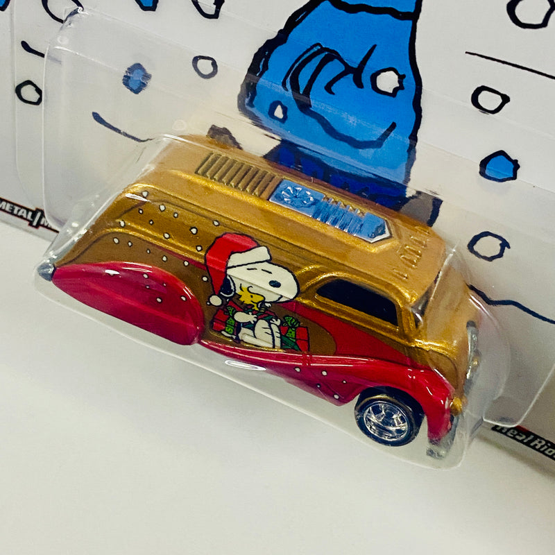 2016 Hot Wheels Premium Pop Culture Peanuts Snoopy Deco Delivery rojo con dorado Llantas de Goma RR base ZAMAC