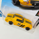 2019 Hot Wheels Nightburnerz Nissan Fairlady 2000 amarillo ST8