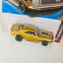 2026 Hot Wheels HW Dream Garage 67 Camaro Chevrolet dorado metálico MC5