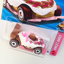 2026 Hot Wheels Sweet Rides Donut Drifter blanco con rosado AD