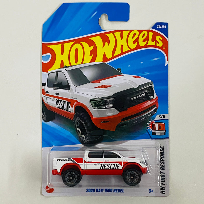 2025 Hot Wheels HW First Response 2020 Ram 1500 Rebel Dodge blanco BLOR