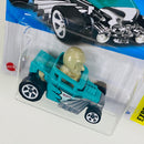 2025 Hot Wheels NETFLIX Let's Race Experimotors Skull Shaker turquesa con piloto beige 5SP