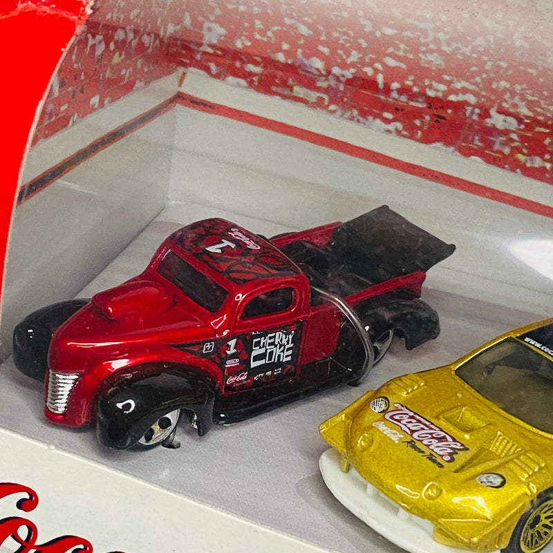 1999 Hot Wheels Toy R Us Exclusive Coca Cola Race Team 4 Pack Set de 4 - 40 Ford, Pikes Peak Celica Toyota, Callaway C7, Dragster