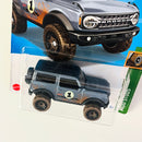 2022 Hot Wheels Mud Studs 21 Ford Bronco gris metálico BLOR