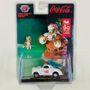 2021 M2 Machines Walmart Exclusive Limited Edition 1/9,600 Coca Cola Coke 1941 Willys Coupe Gasser SK04 blanco Llantas de Goma con Árbol de Navidad